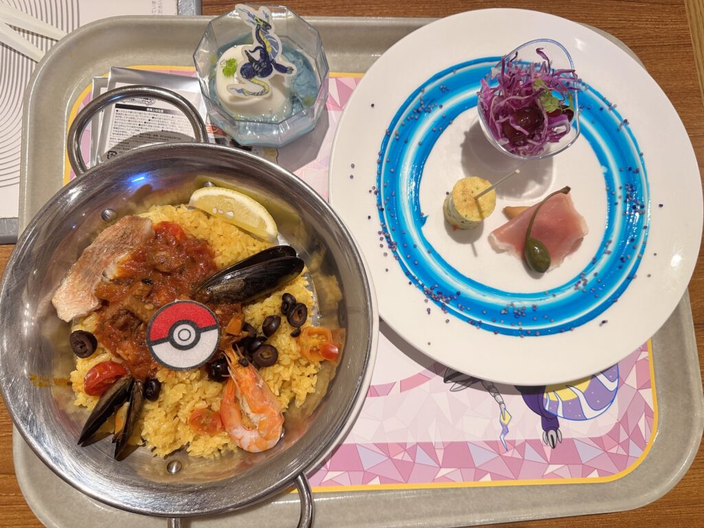 志摩スペイン村　ポケモンコラボ　コラボメニュー　オリジナルメニュー　ポケモン飯　レストラン　カフェ　メニュー　場所　ミライドンの稲妻ドライブセット　