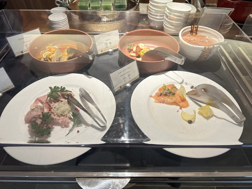 ザホテル山楽金沢 ザホテル山楽金沢 ザホテル山楽金沢 ザホテル山楽金沢 クラブラウンジ カクテルタイム スモークサーモン おつまみ